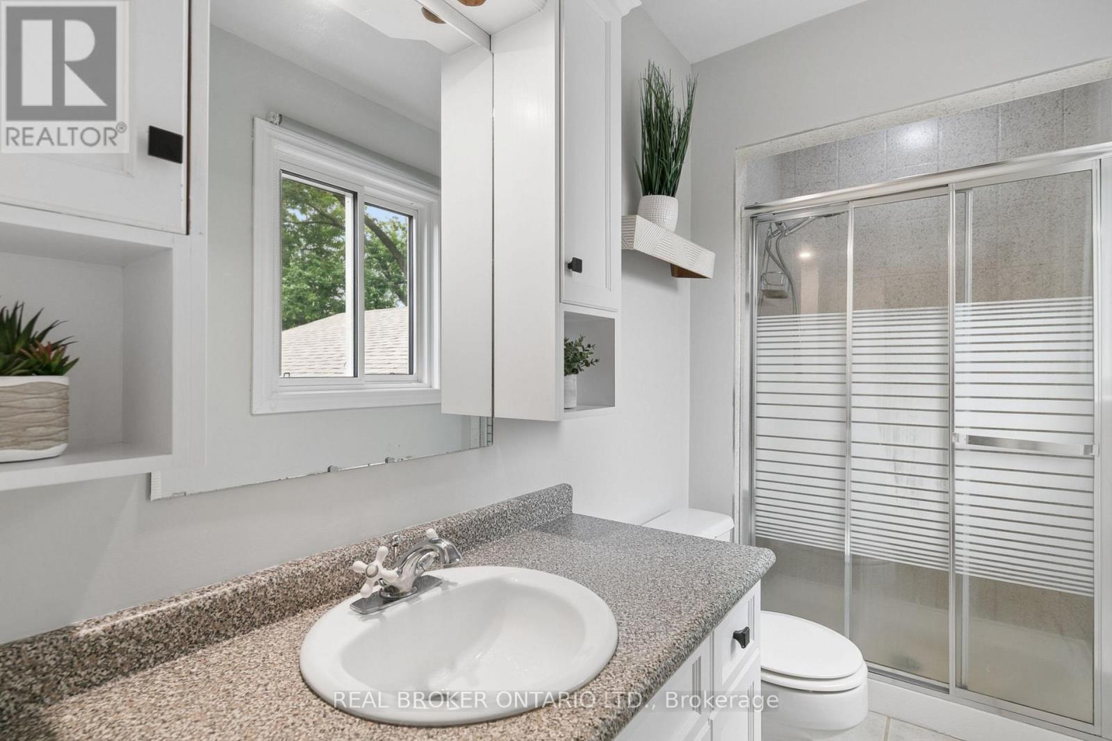 7323 Sideroad 15, Rr1 Road, Mapleton, ON - Indoor Photo Showing Bathroom