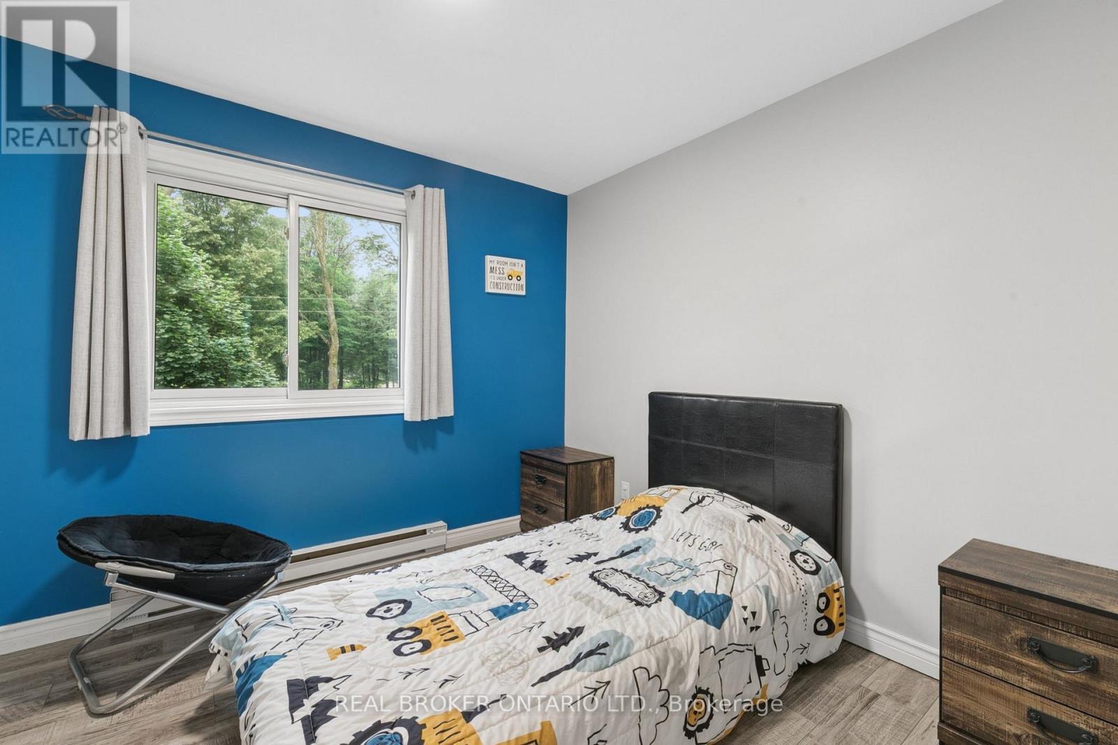 7323 Sideroad 15, Rr1 Road, Mapleton, ON - Indoor Photo Showing Bedroom