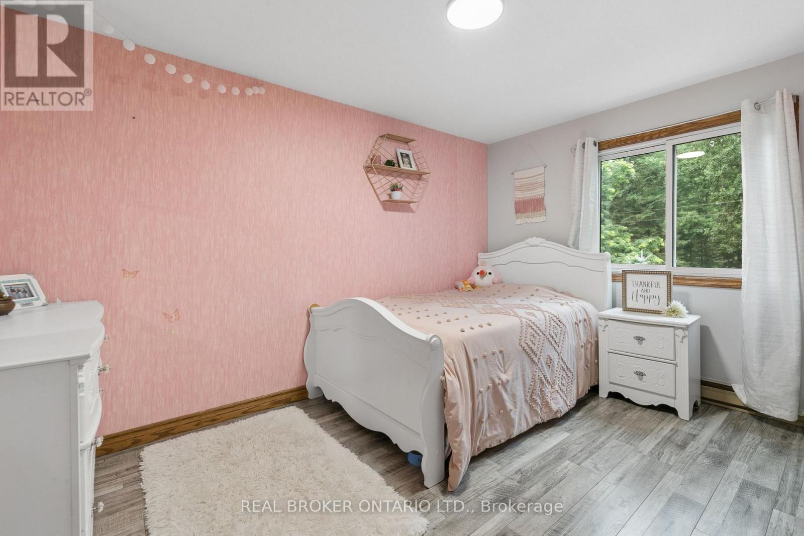 7323 Sideroad 15, Rr1 Road, Mapleton, ON - Indoor Photo Showing Bedroom