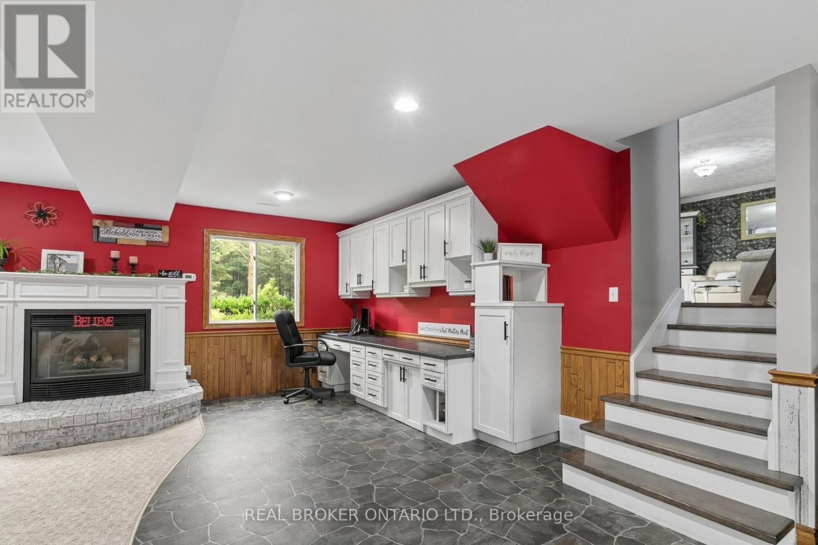 7323 Sideroad 15, Rr1 Road, Mapleton, ON - Indoor Photo Showing Living Room With Fireplace
