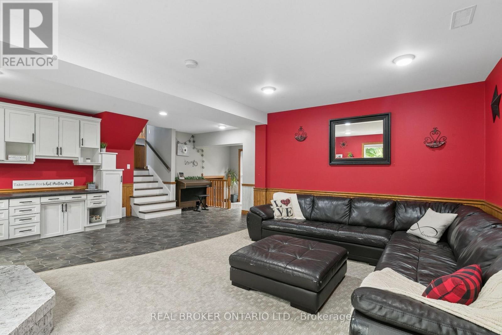 7323 Sideroad 15, Rr1 Road, Mapleton, ON - Indoor Photo Showing Living Room With Fireplace