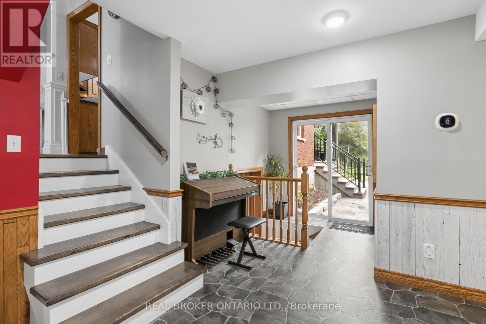 7323 Sideroad 15, Rr1 Road, Mapleton, ON - Indoor Photo Showing Other Room
