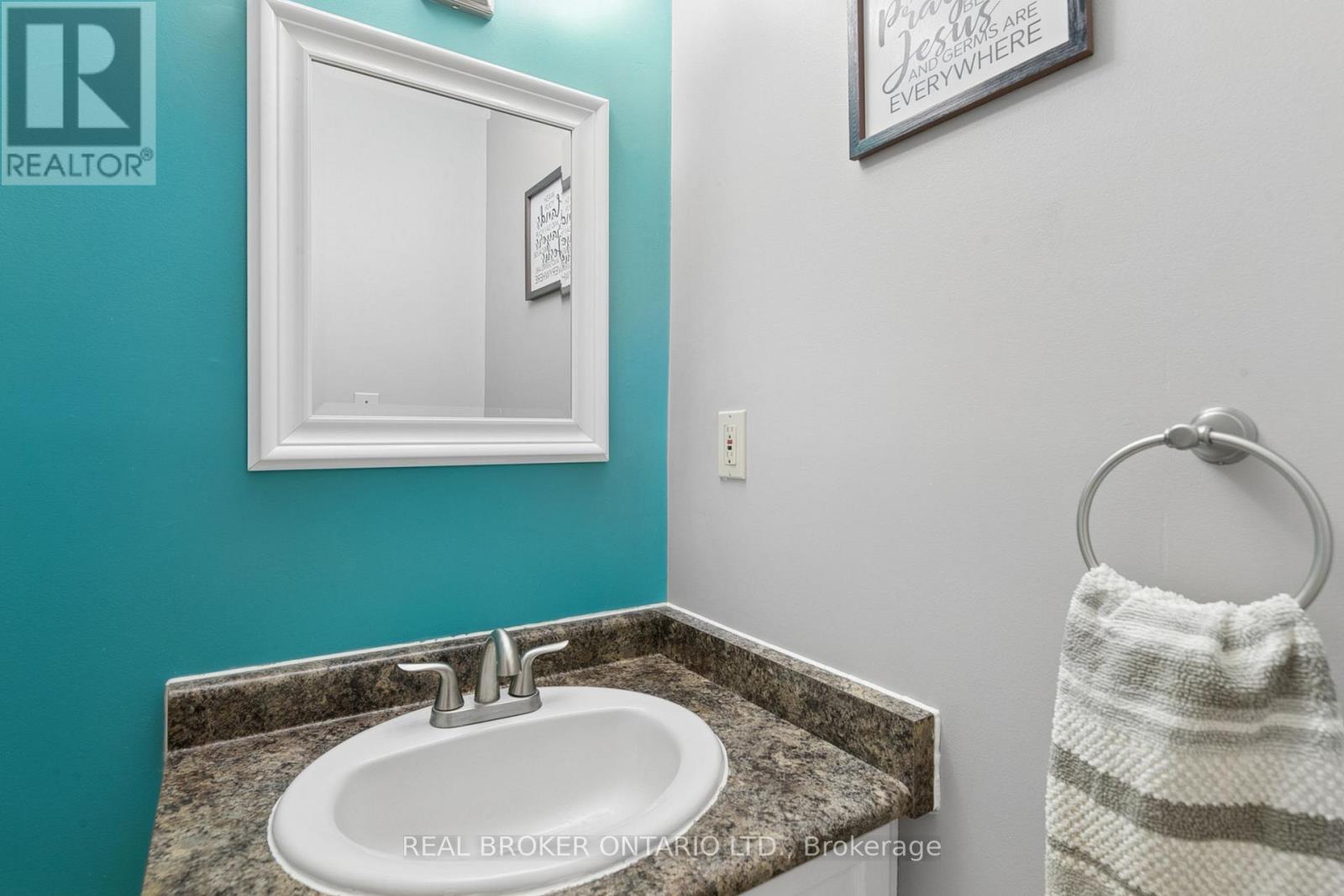 7323 Sideroad 15, Rr1 Road, Mapleton, ON - Indoor Photo Showing Bathroom