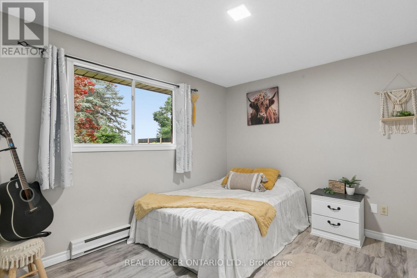 7323 Sideroad 15, Rr1 Road, Mapleton, ON - Indoor Photo Showing Bedroom