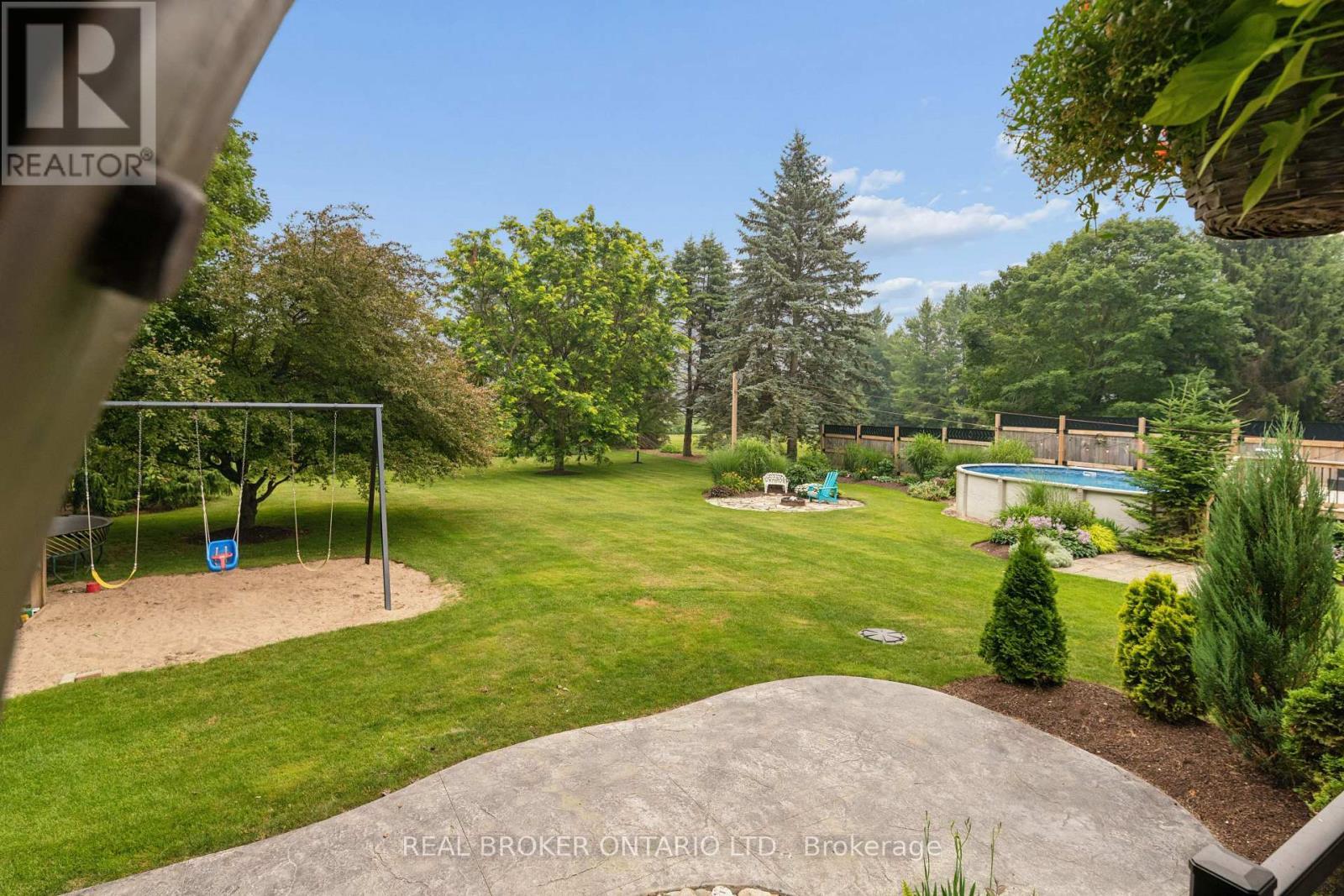 7323 Sideroad 15, Rr1 Road, Mapleton, ON - Outdoor With Backyard