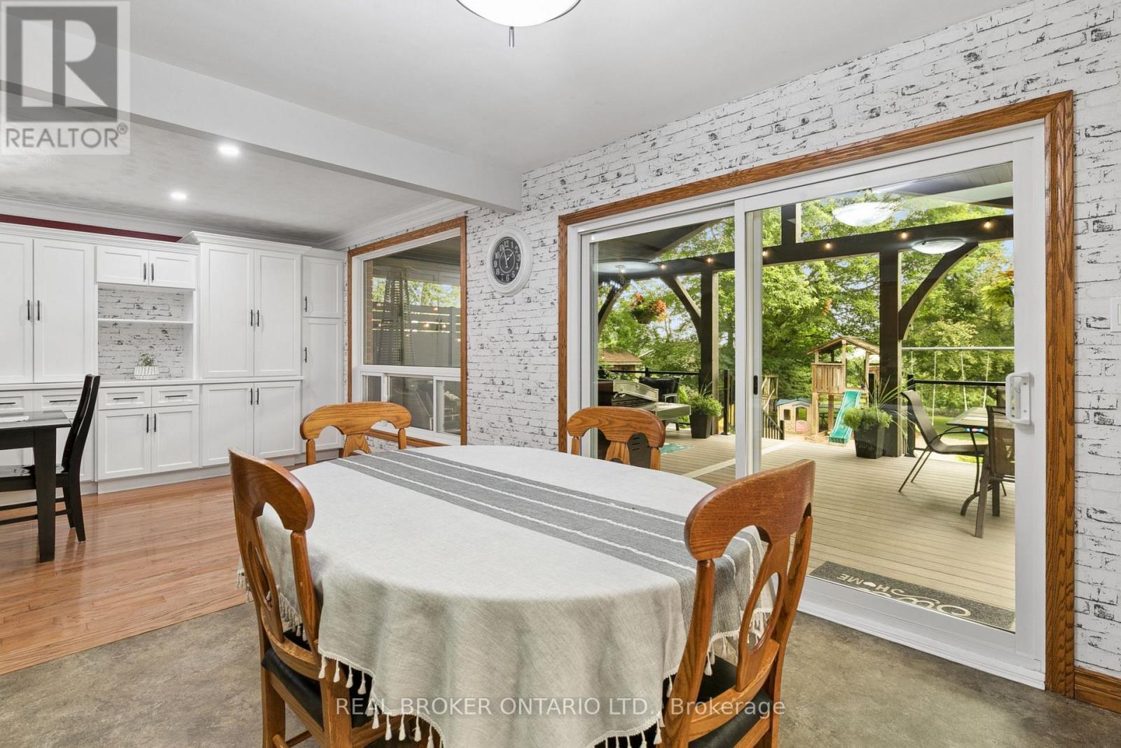 7323 Sideroad 15, Rr1 Road, Mapleton, ON - Indoor Photo Showing Dining Room