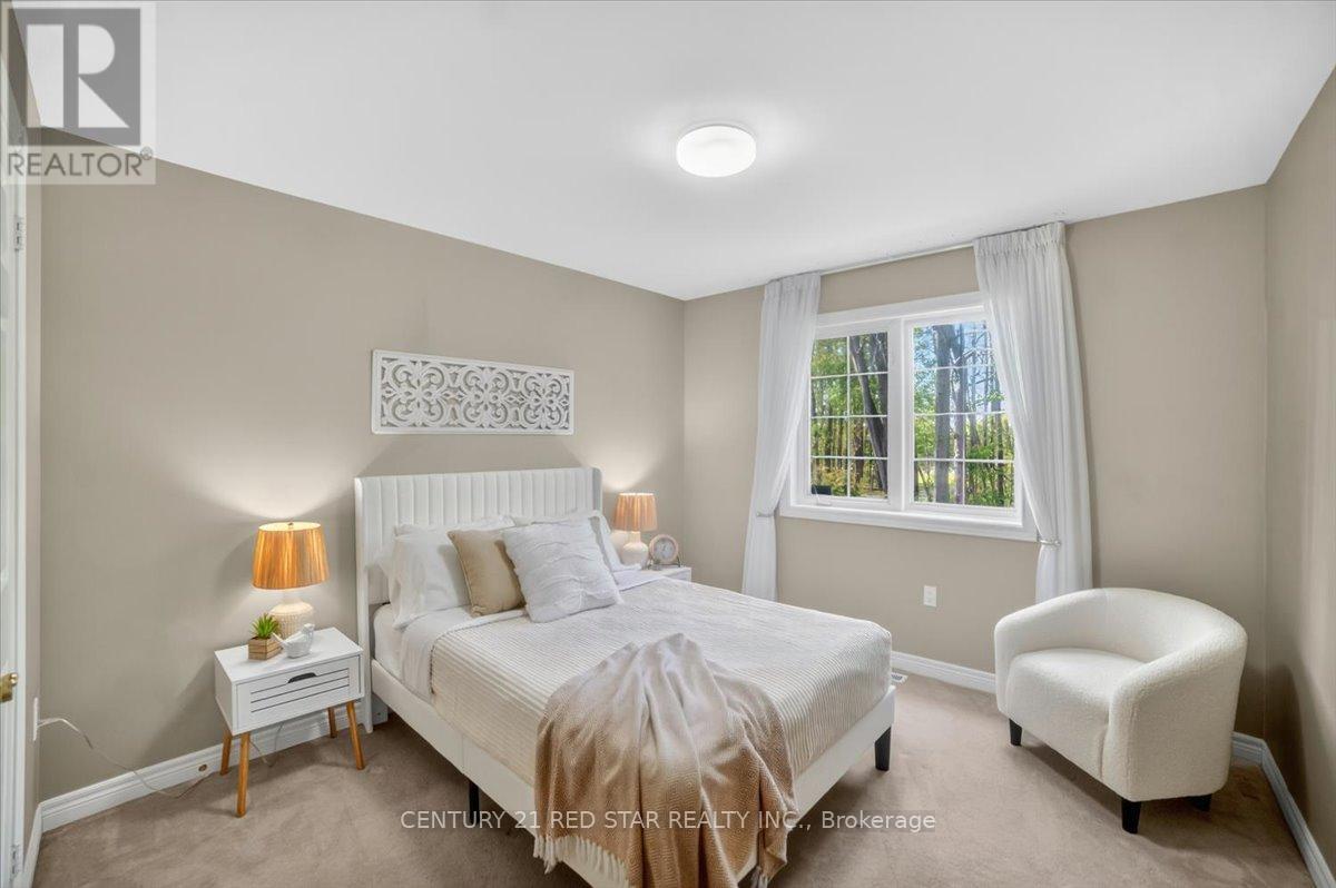 1775 Loretta Avenue, Severn, ON - Indoor Photo Showing Bedroom