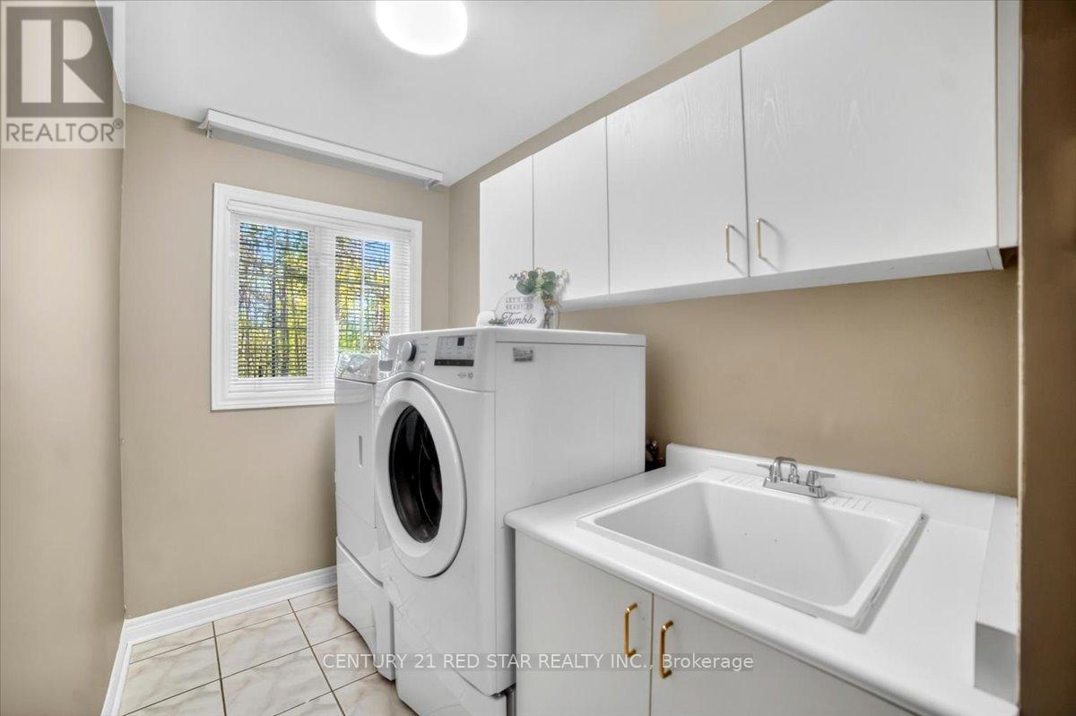 1775 Loretta Avenue, Severn, ON - Indoor Photo Showing Laundry Room