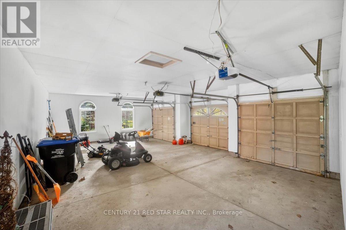 1775 Loretta Avenue, Severn, ON - Indoor Photo Showing Garage