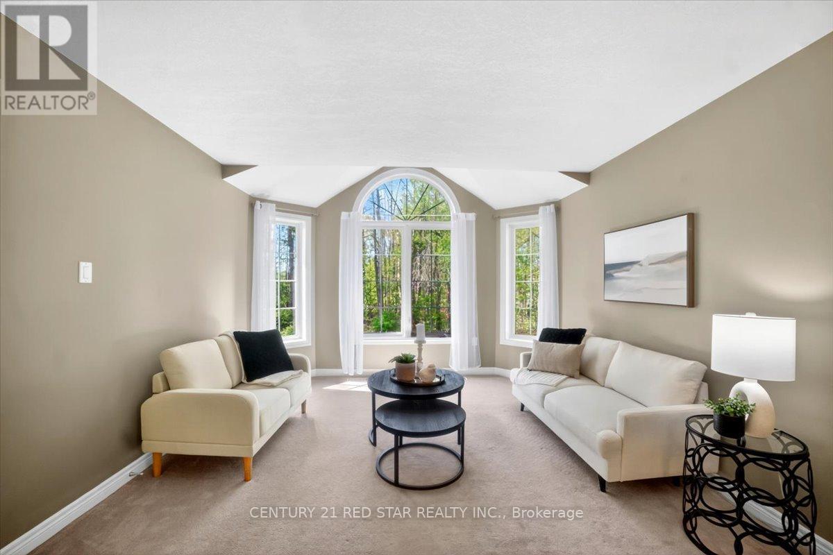 1775 Loretta Avenue, Severn, ON - Indoor Photo Showing Living Room
