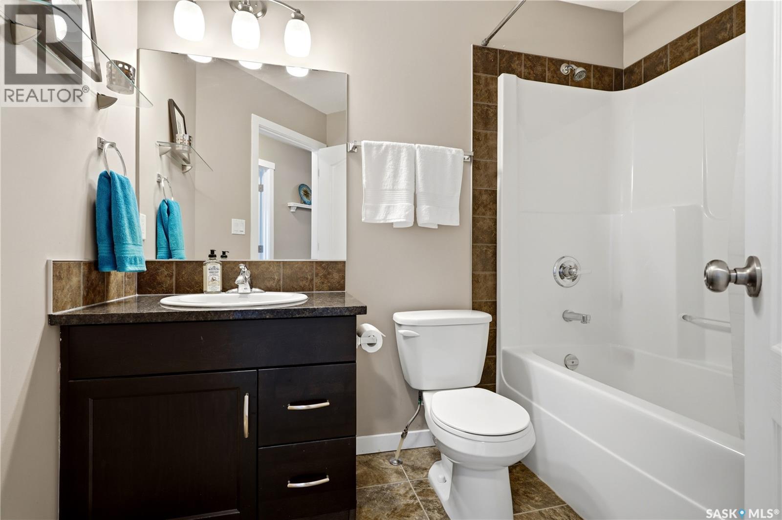 1237 Grey Street, Regina, SK - Indoor Photo Showing Bathroom