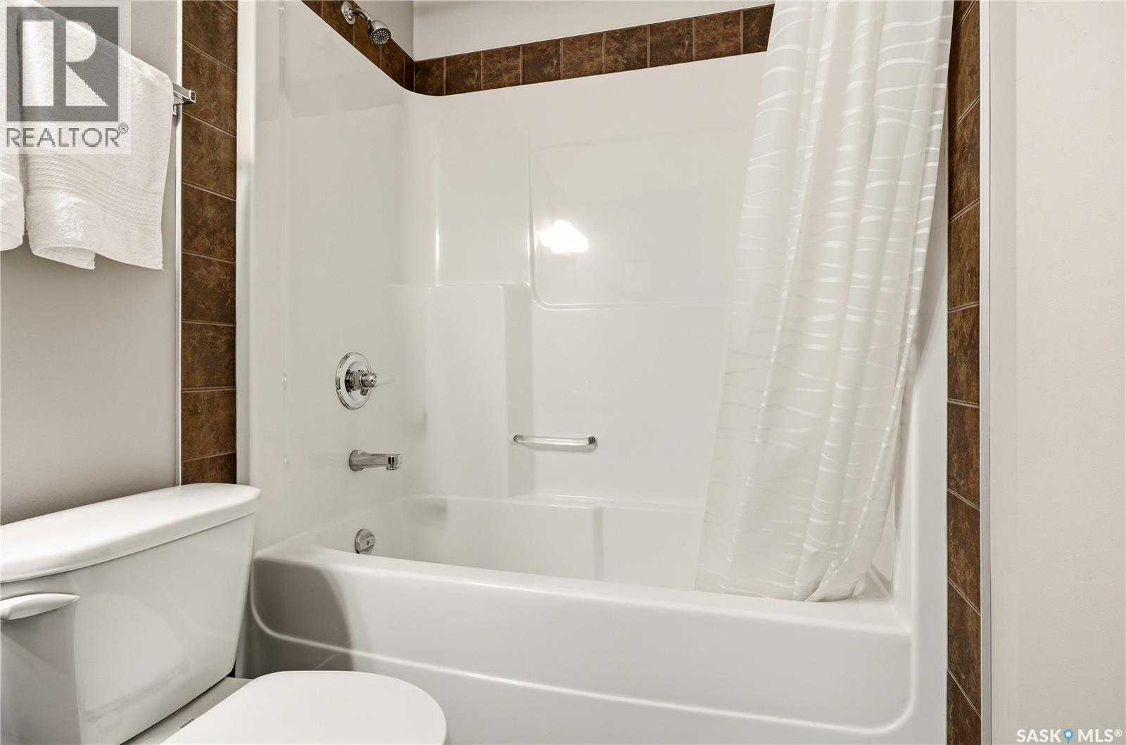 1237 Grey Street, Regina, SK - Indoor Photo Showing Bathroom