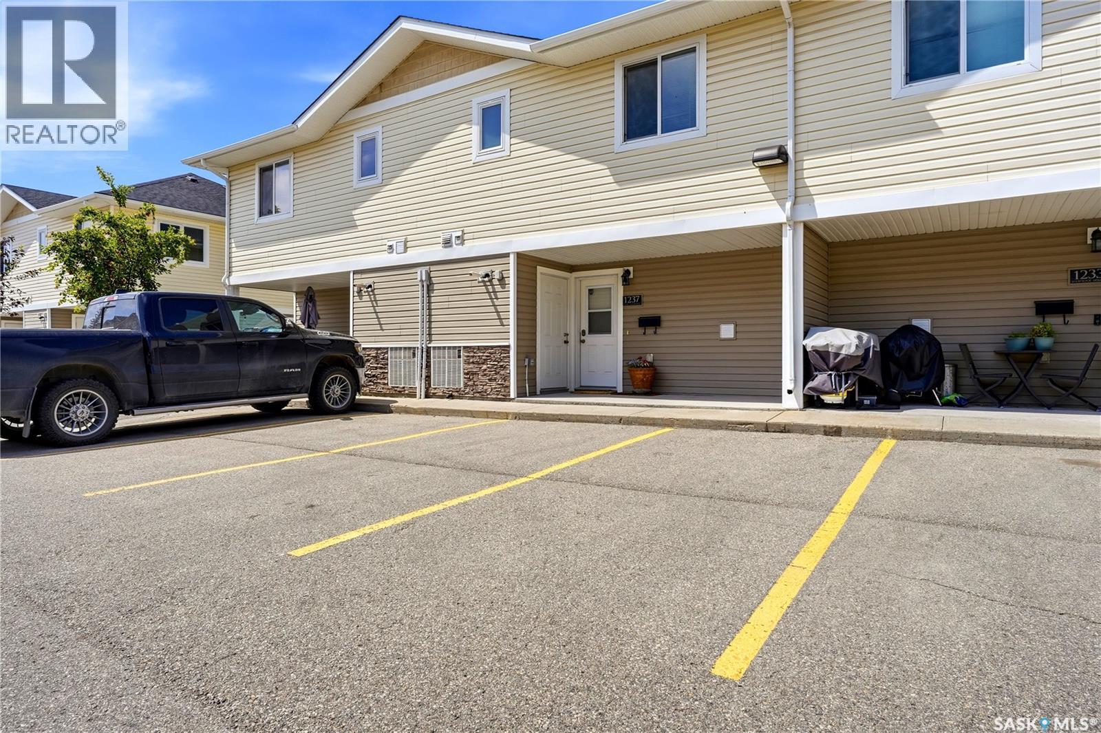 1237 Grey Street, Regina, SK - Outdoor
