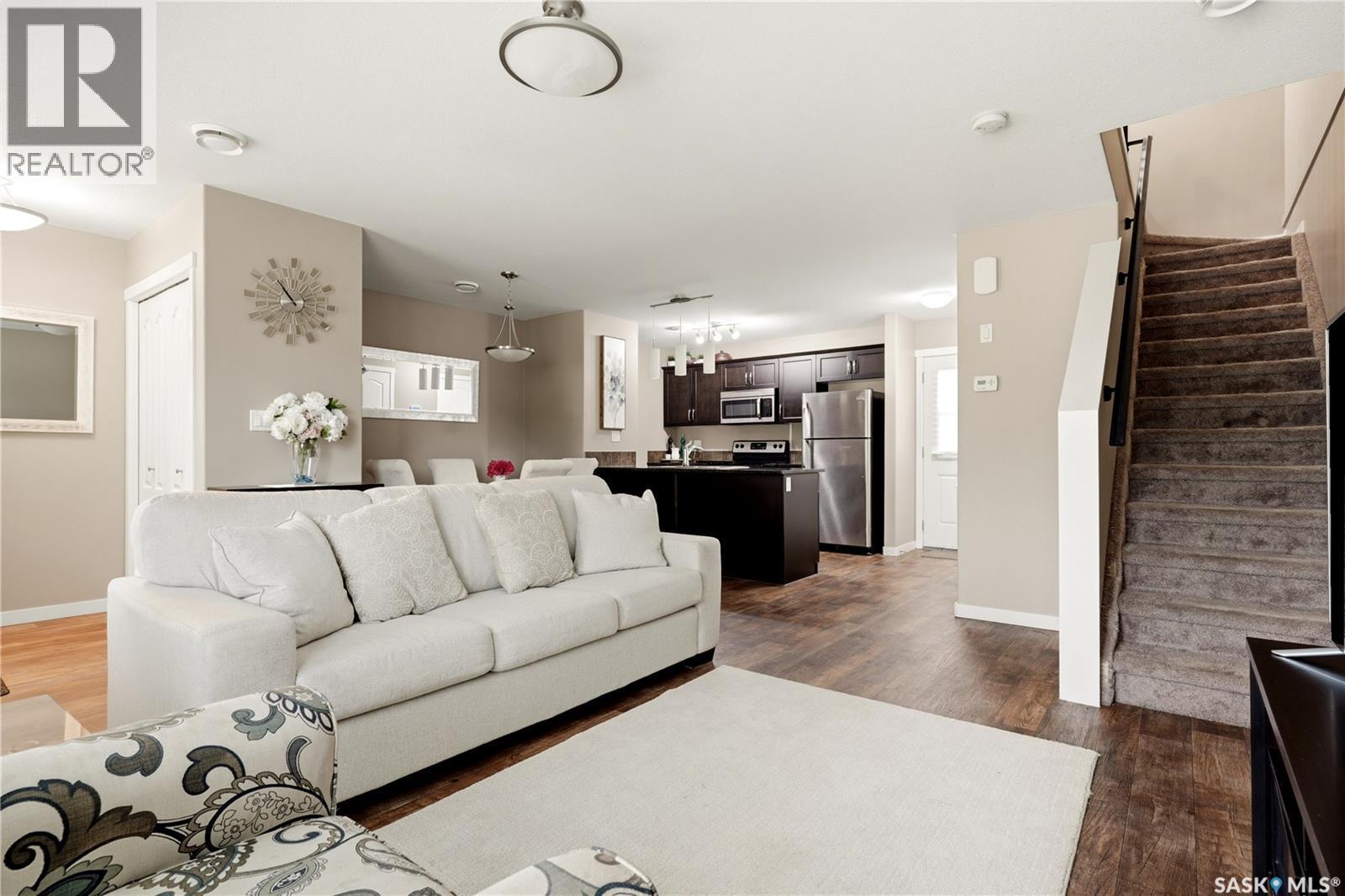 1237 Grey Street, Regina, SK - Indoor Photo Showing Living Room