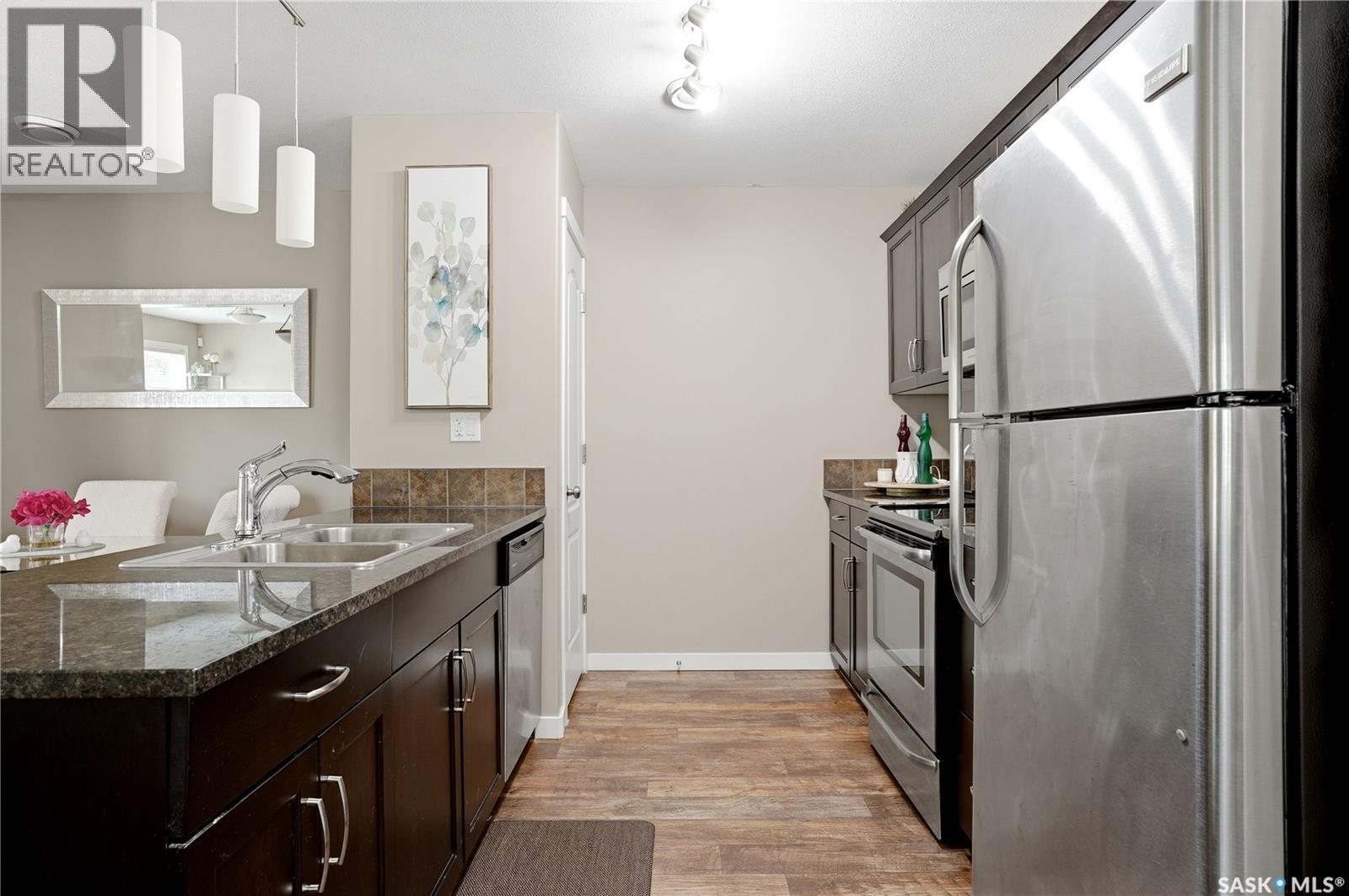 1237 Grey Street, Regina, SK - Indoor Photo Showing Kitchen With Double Sink