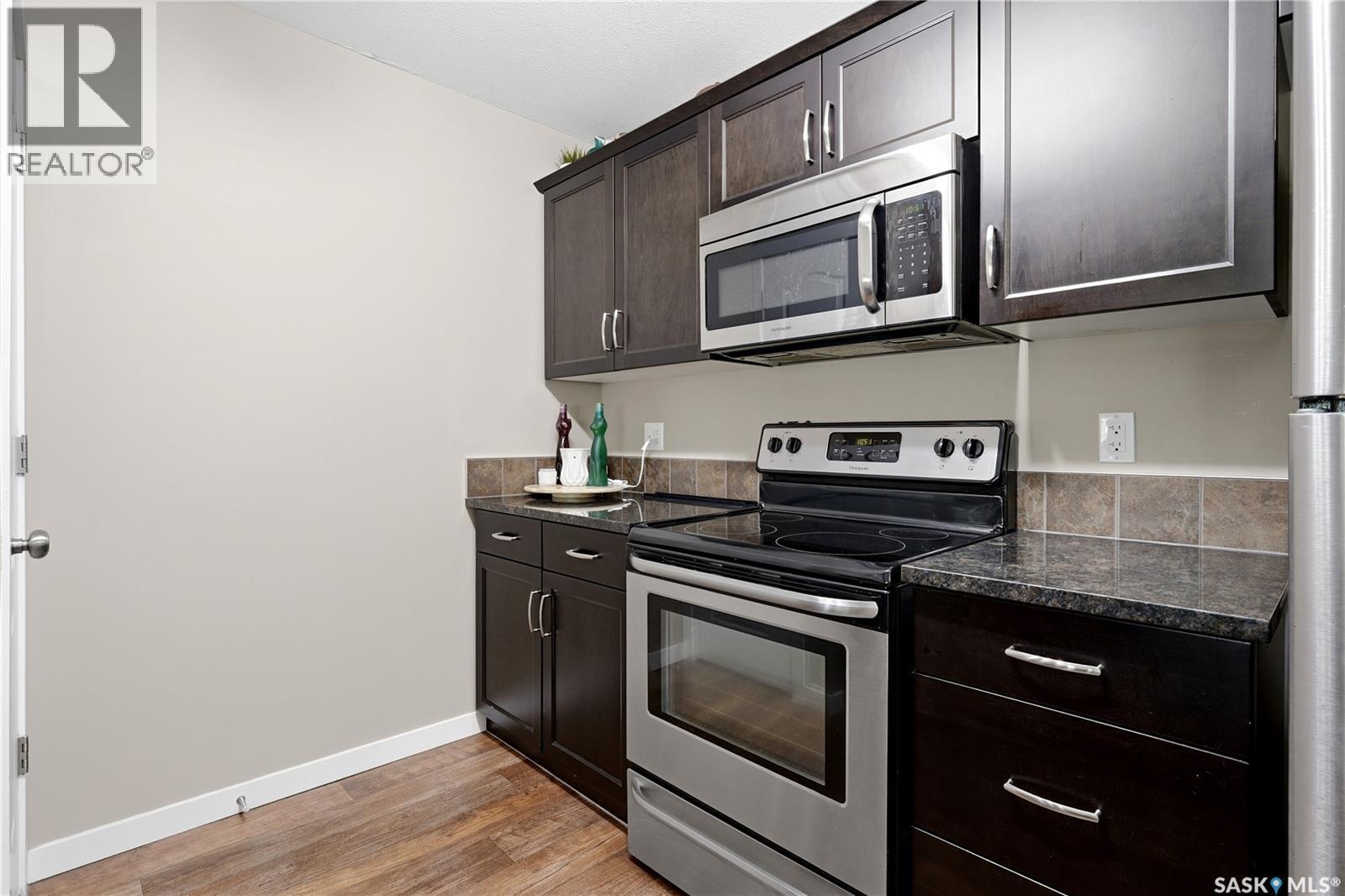 1237 Grey Street, Regina, SK - Indoor Photo Showing Kitchen