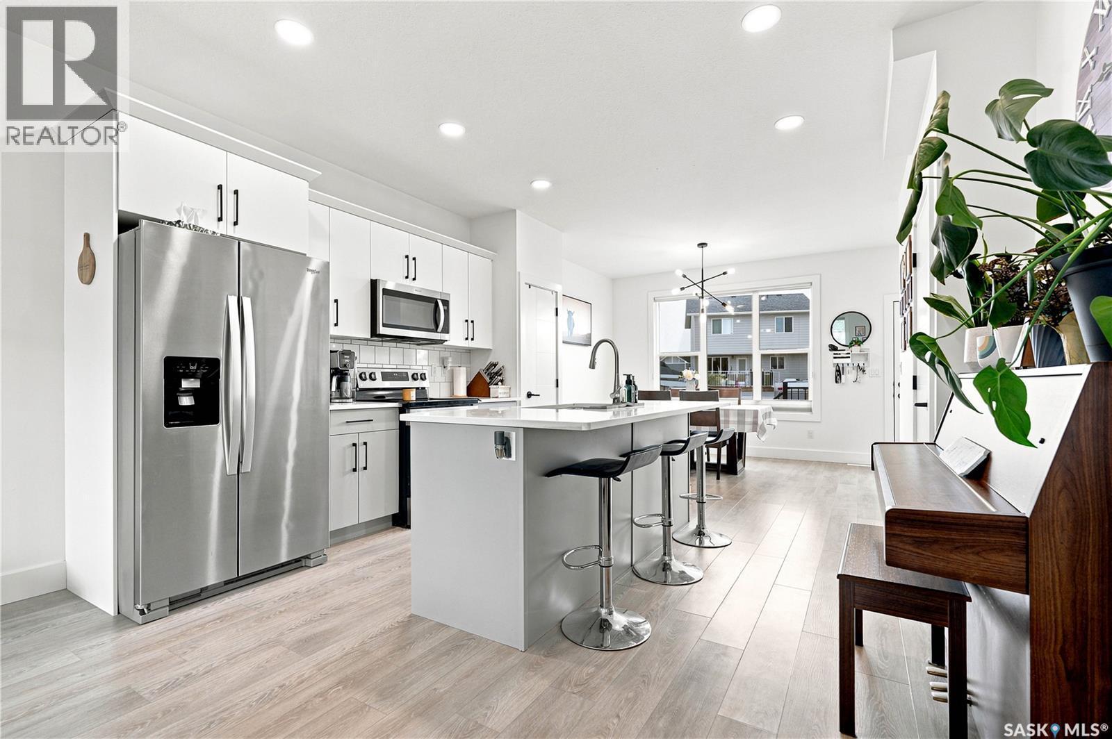 178 Rosewood Boulevard E, Saskatoon, SK - Indoor Photo Showing Kitchen With Upgraded Kitchen
