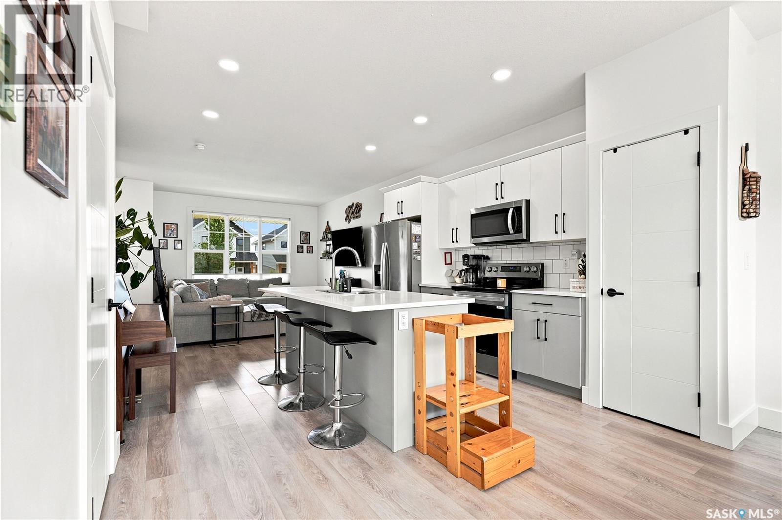 178 Rosewood Boulevard E, Saskatoon, SK - Indoor Photo Showing Kitchen