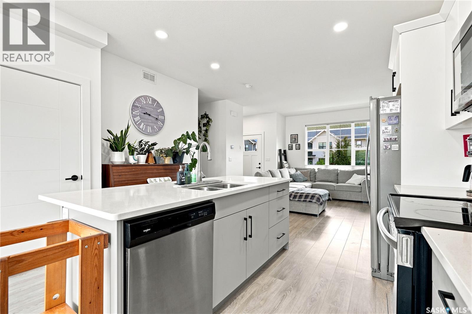 178 Rosewood Boulevard E, Saskatoon, SK - Indoor Photo Showing Kitchen With Double Sink