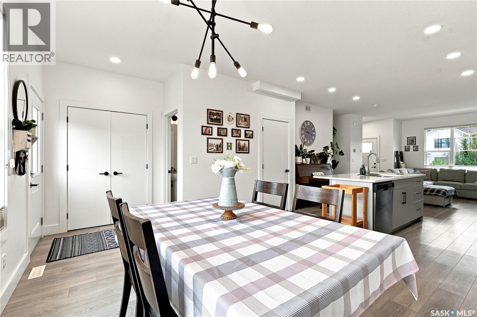 178 Rosewood Boulevard E, Saskatoon, SK - Indoor Photo Showing Dining Room