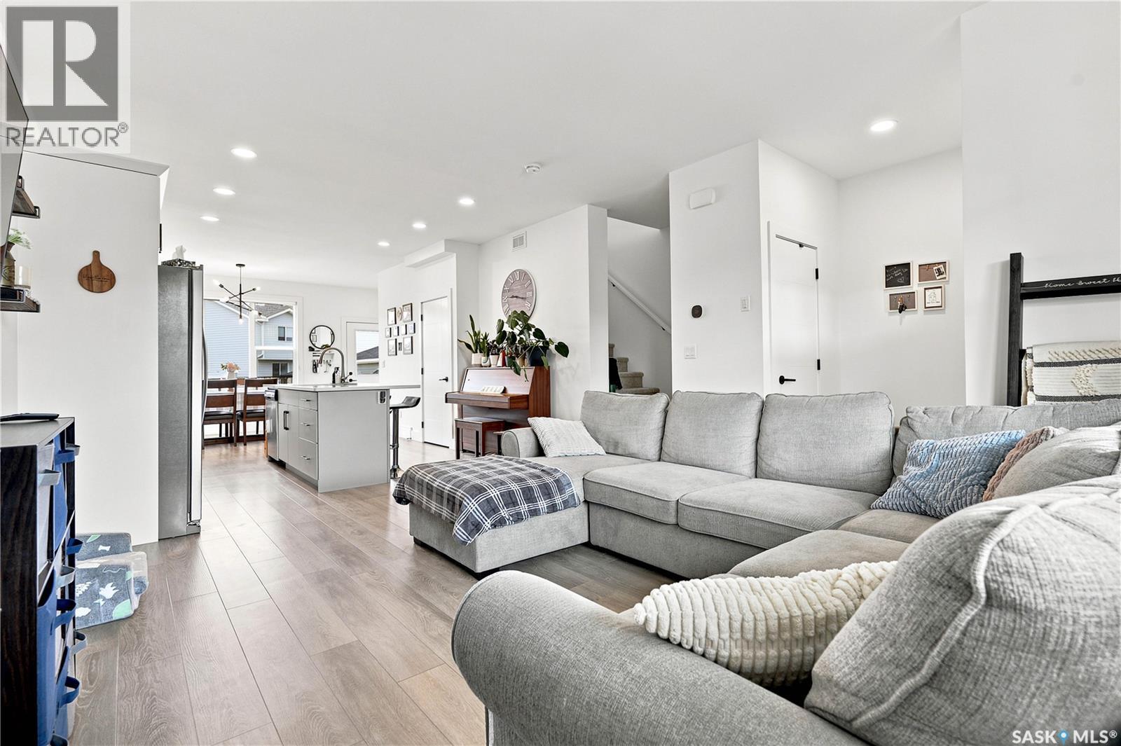 178 Rosewood Boulevard E, Saskatoon, SK - Indoor Photo Showing Living Room