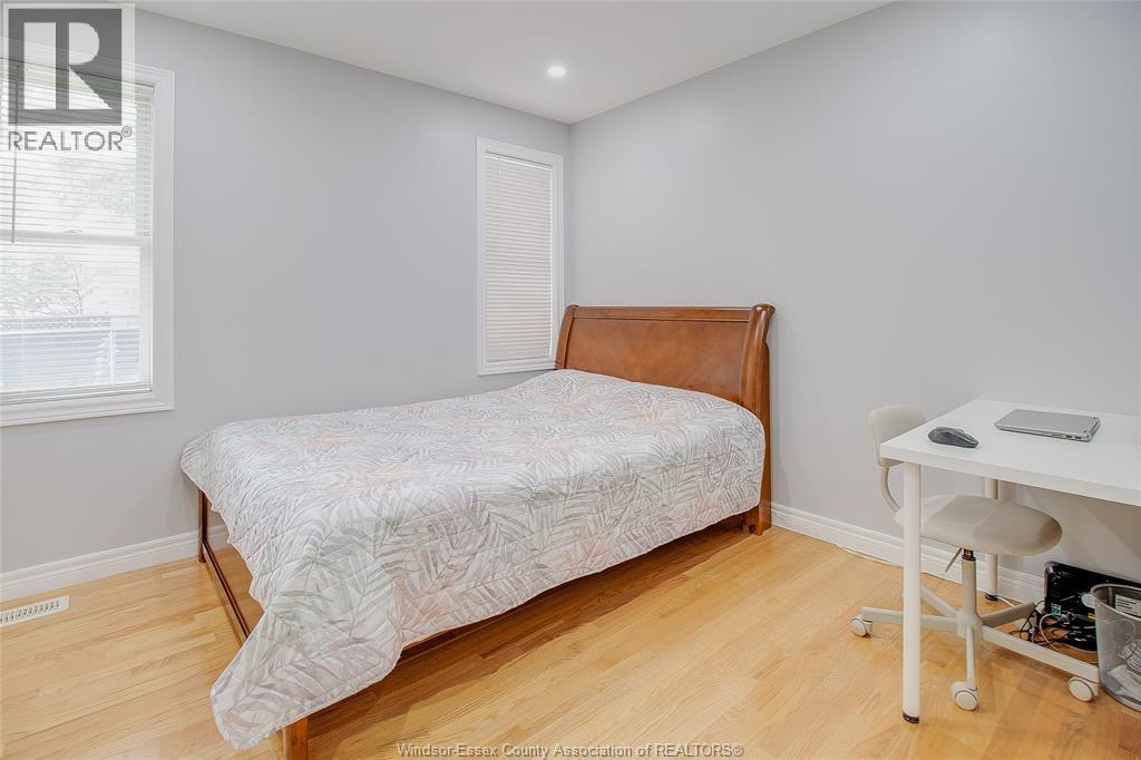 2759 Mckay Avenue, Windsor, ON - Indoor Photo Showing Bedroom