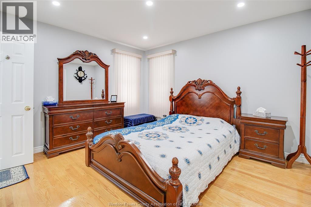 2759 Mckay Avenue, Windsor, ON - Indoor Photo Showing Bedroom