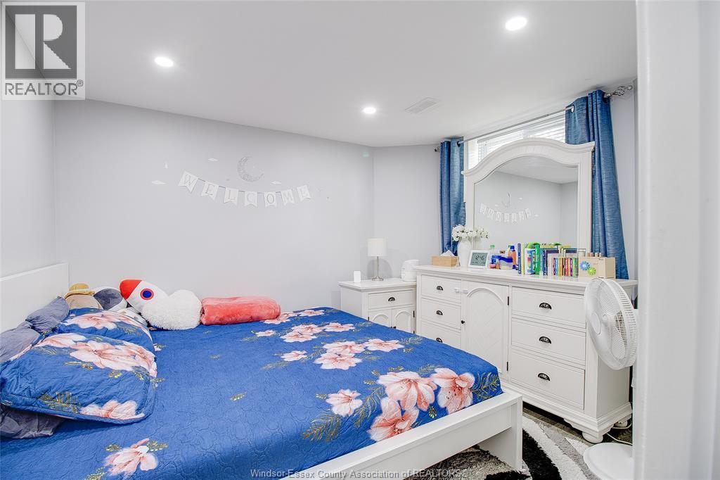 2759 Mckay Avenue, Windsor, ON - Indoor Photo Showing Bedroom