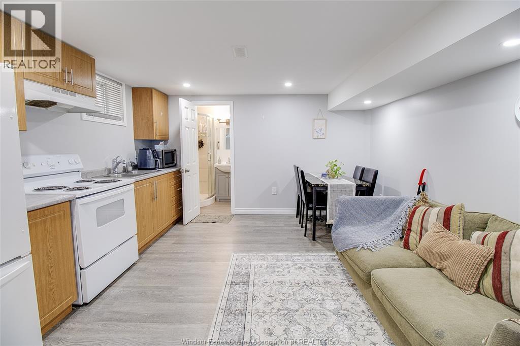 2759 Mckay Avenue, Windsor, ON - Indoor