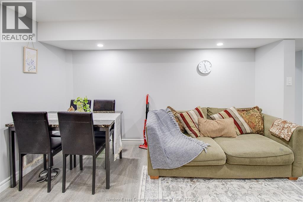 2759 Mckay Avenue, Windsor, ON - Indoor