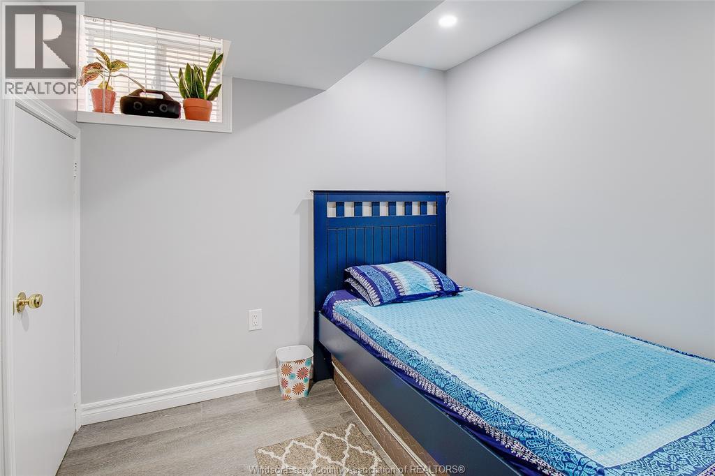 2759 Mckay Avenue, Windsor, ON - Indoor Photo Showing Bedroom