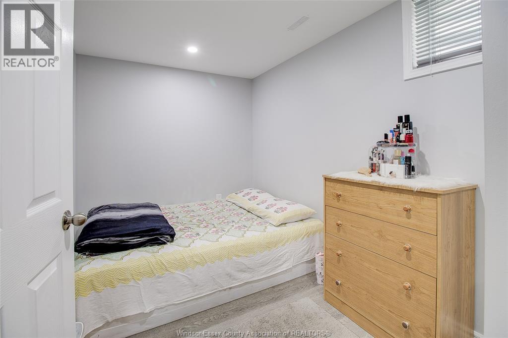 2759 Mckay Avenue, Windsor, ON - Indoor Photo Showing Bedroom