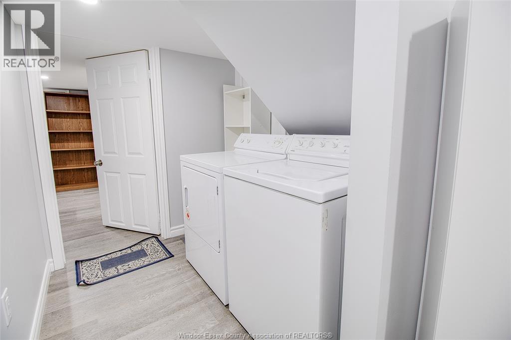 2759 Mckay Avenue, Windsor, ON - Indoor Photo Showing Laundry Room