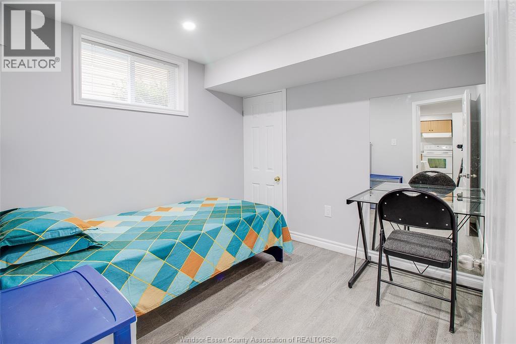 2759 Mckay Avenue, Windsor, ON - Indoor Photo Showing Bedroom
