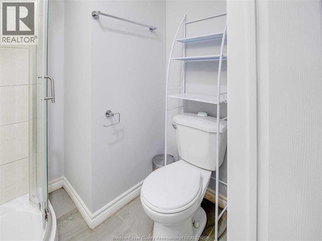 2759 Mckay Avenue, Windsor, ON - Indoor Photo Showing Bathroom