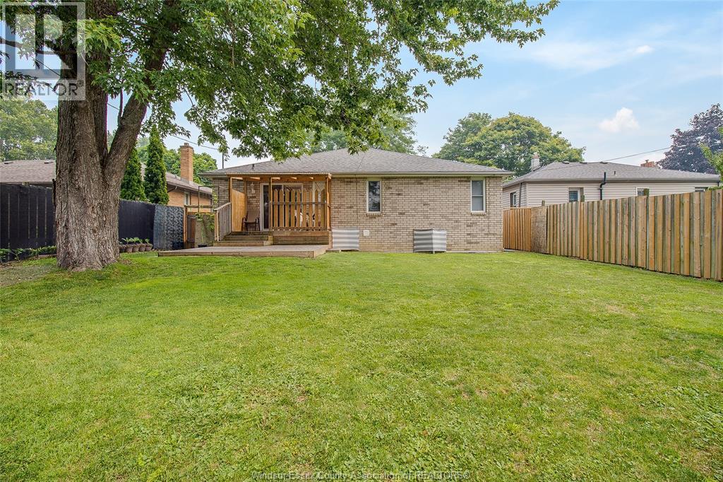 2759 Mckay Avenue, Windsor, ON - Outdoor