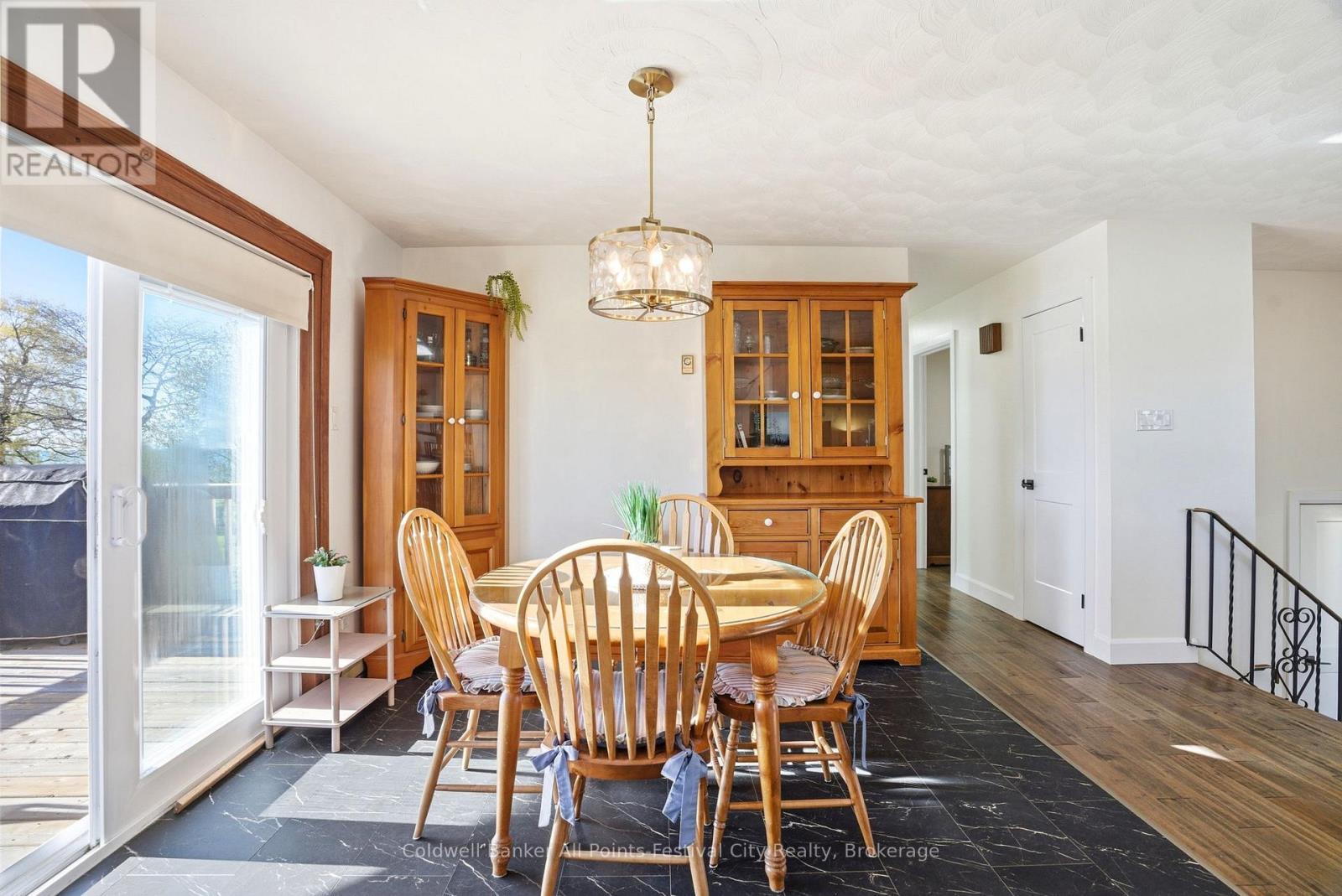 306 Lakeside Drive, Goderich (Goderich (Town)), ON - Indoor Photo Showing Dining Room