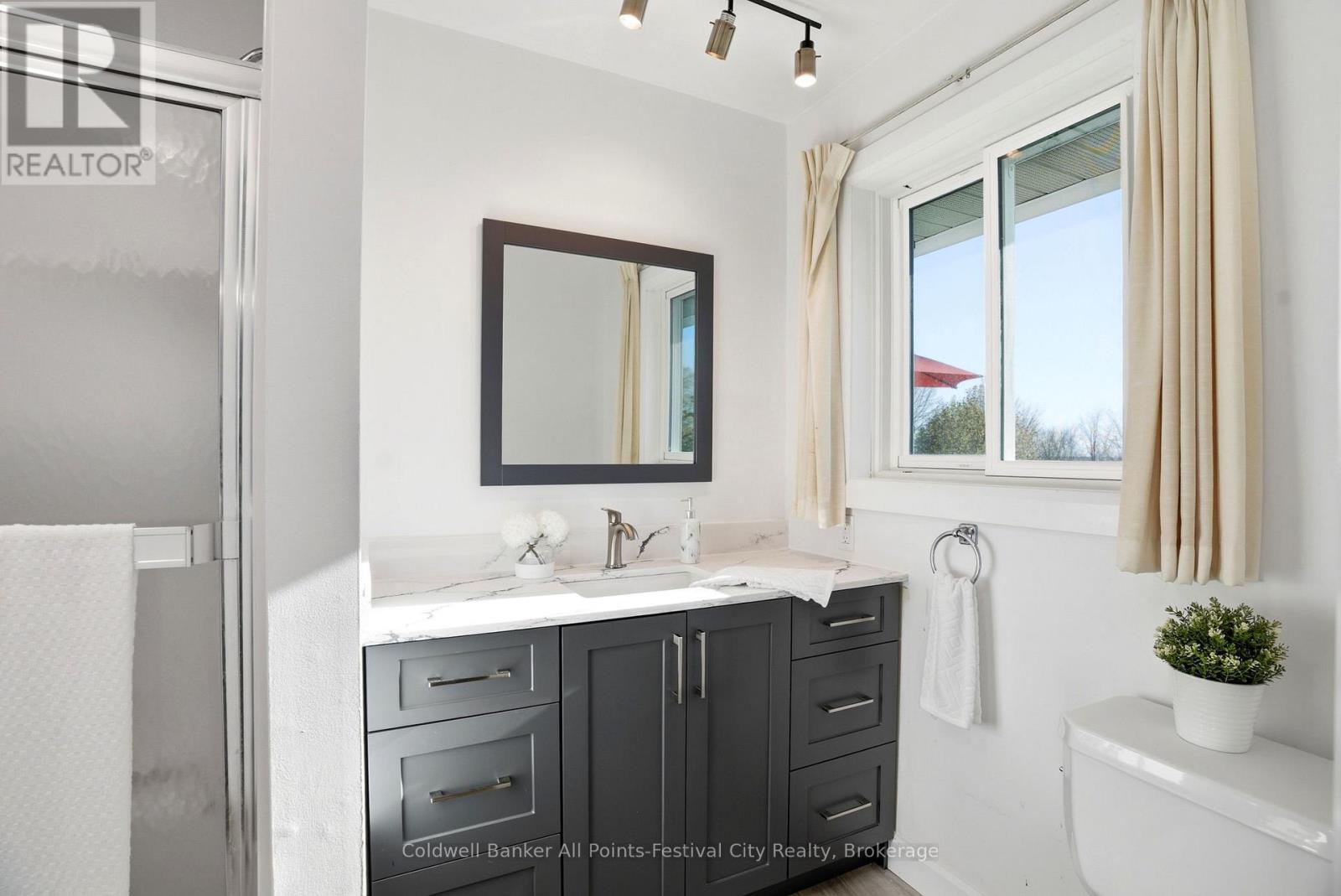 306 Lakeside Drive, Goderich (Goderich (Town)), ON - Indoor Photo Showing Bathroom