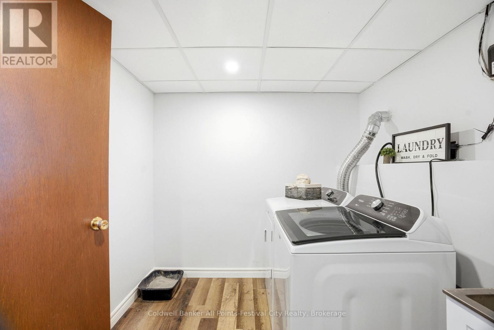 306 Lakeside Drive, Goderich (Goderich (Town)), ON - Indoor Photo Showing Laundry Room