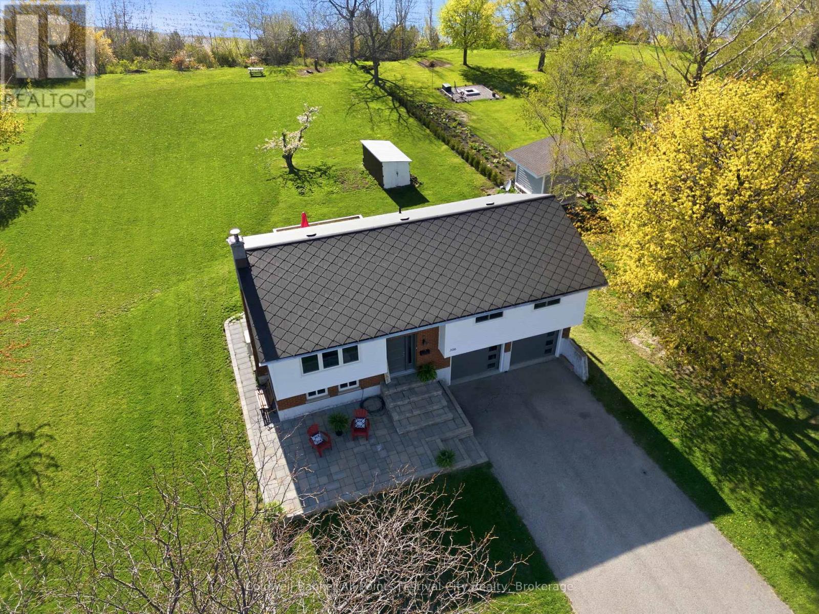 306 Lakeside Drive, Goderich (Goderich (Town)), ON - Outdoor
