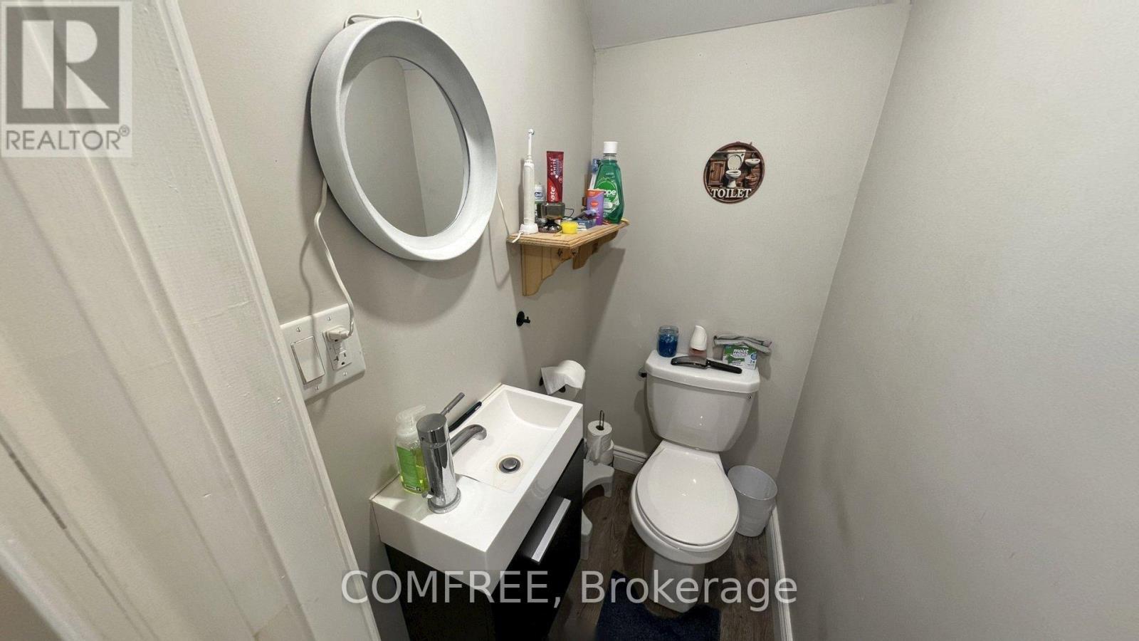 21 Monroe Avenue, Cornwall, ON - Indoor Photo Showing Bathroom