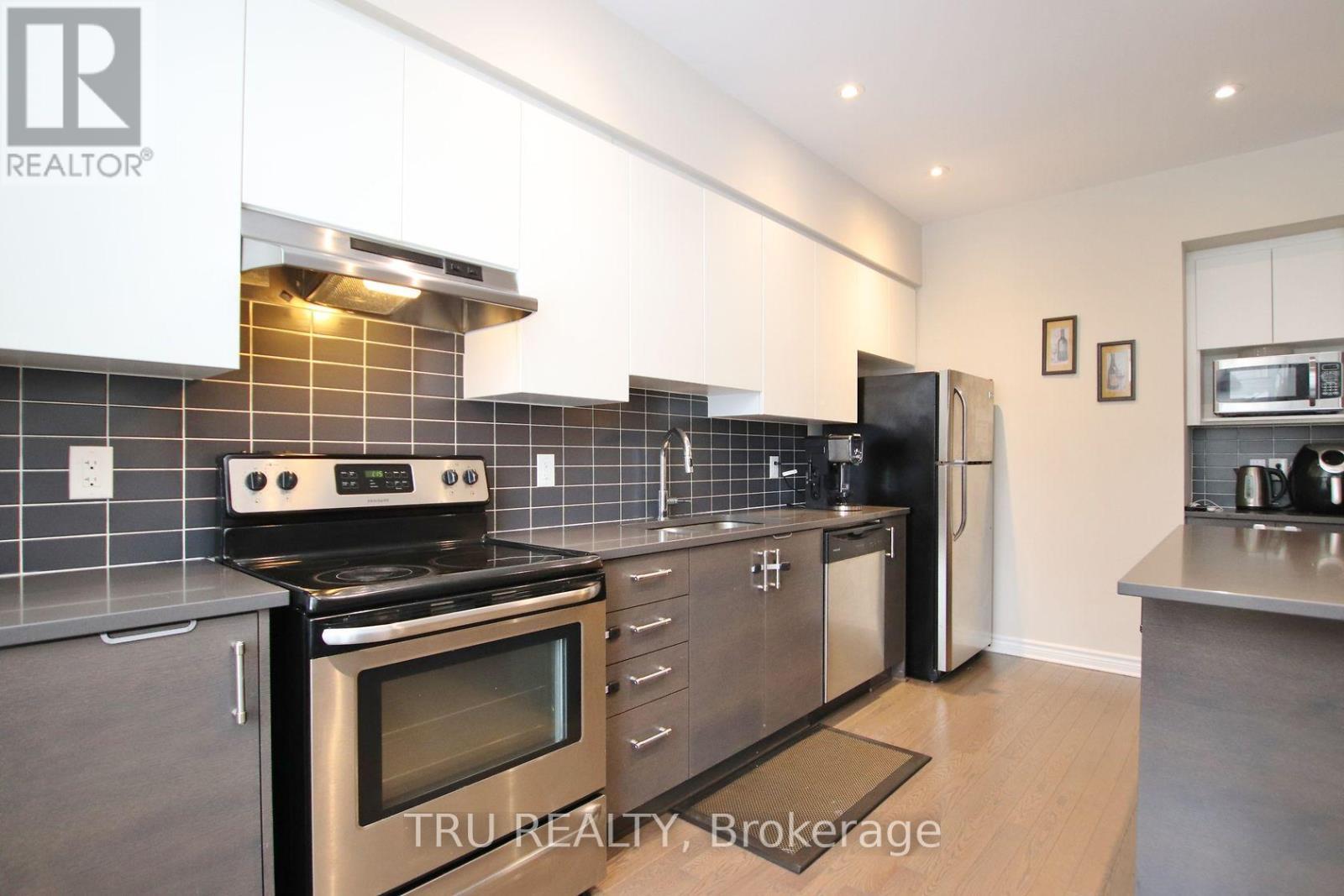 304 Malmo Private, Ottawa, ON - Indoor Photo Showing Kitchen With Stainless Steel Kitchen