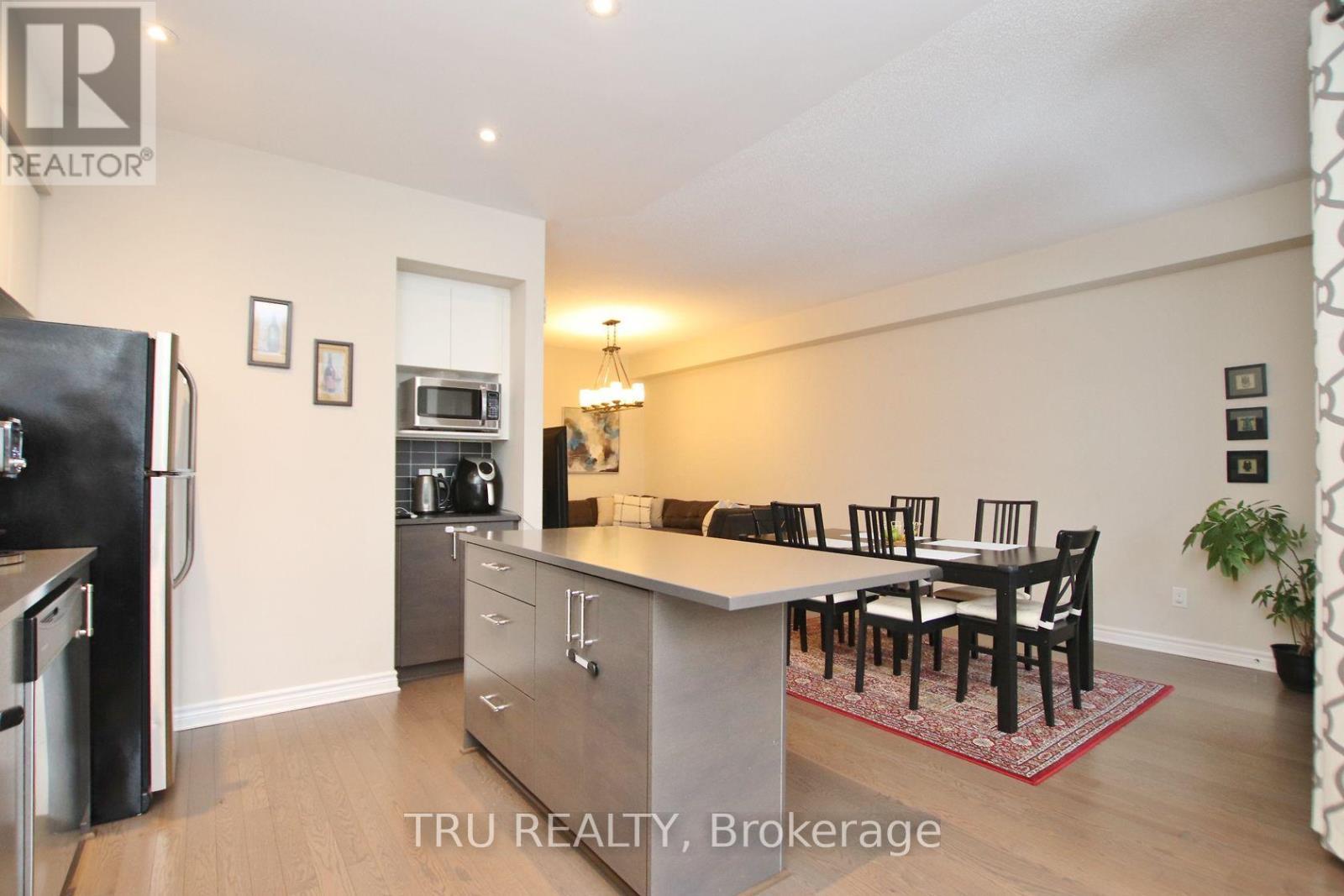 304 Malmo Private, Ottawa, ON - Indoor Photo Showing Kitchen