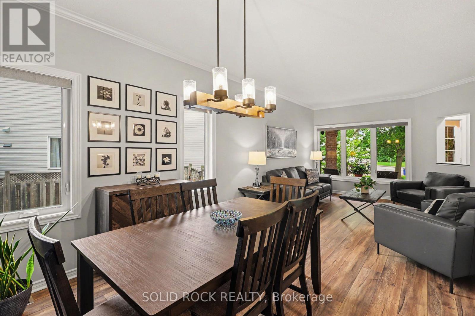 939 Como Crescent, Ottawa, ON - Indoor Photo Showing Dining Room