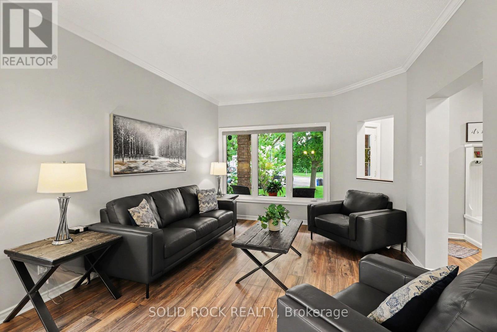 939 Como Crescent, Ottawa, ON - Indoor Photo Showing Living Room