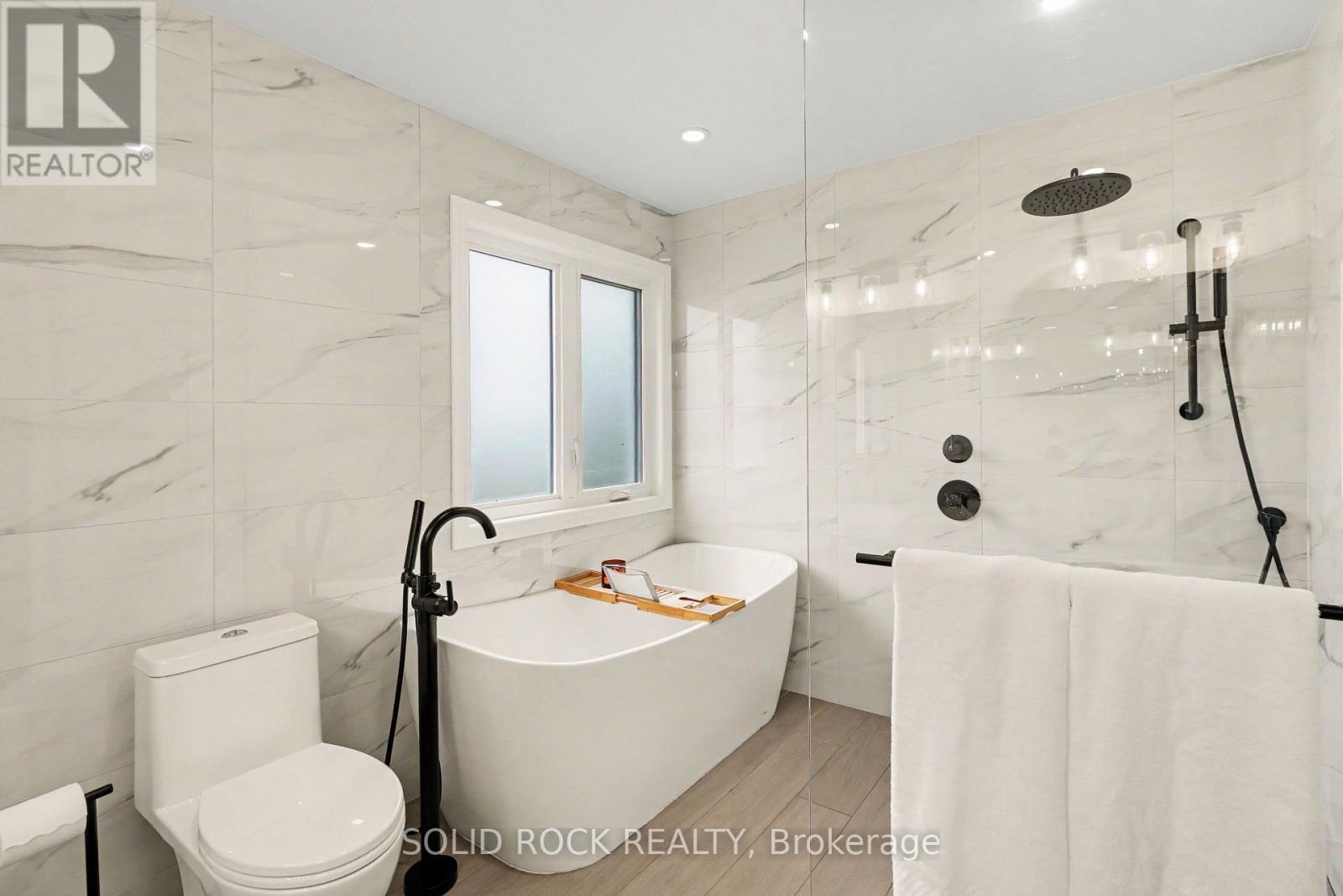 Ensuite bathroom - 939 Como Crescent, Ottawa, ON - Indoor Photo Showing Bathroom