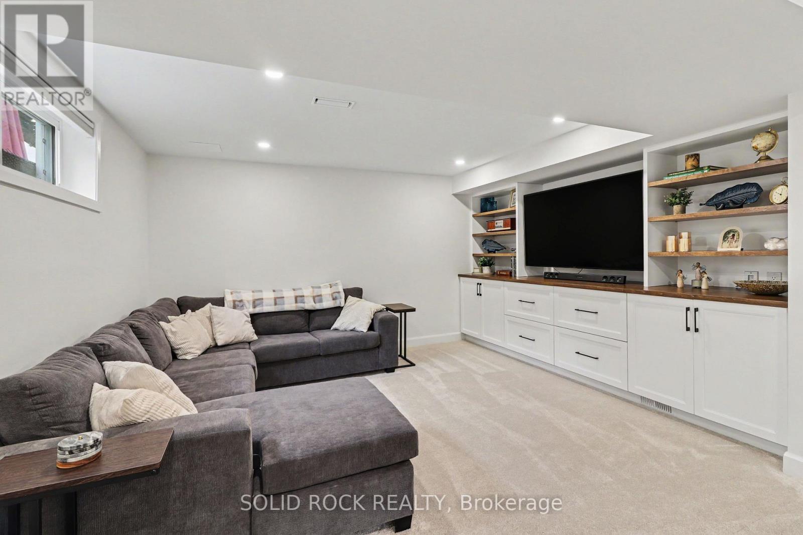 Basement family roomBas - 939 Como Crescent, Ottawa, ON - Indoor