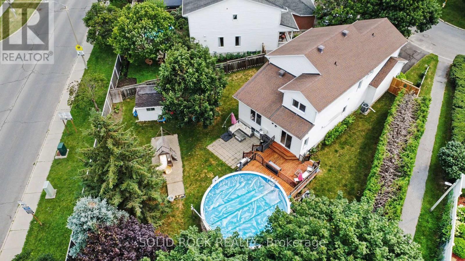 939 Como Crescent, Ottawa, ON - Outdoor With Above Ground Pool