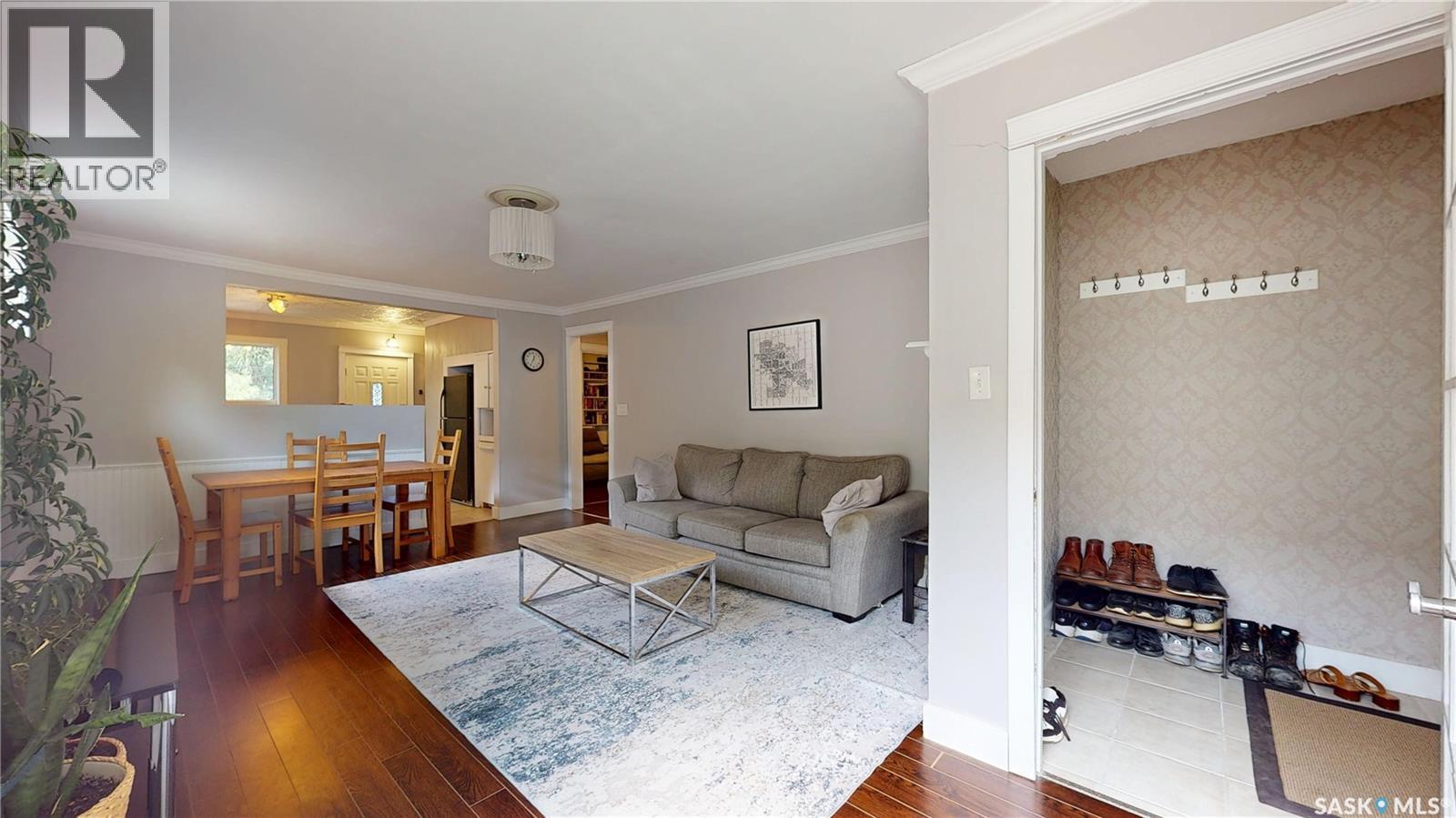 3054 Athol Street, Regina, SK - Indoor Photo Showing Living Room