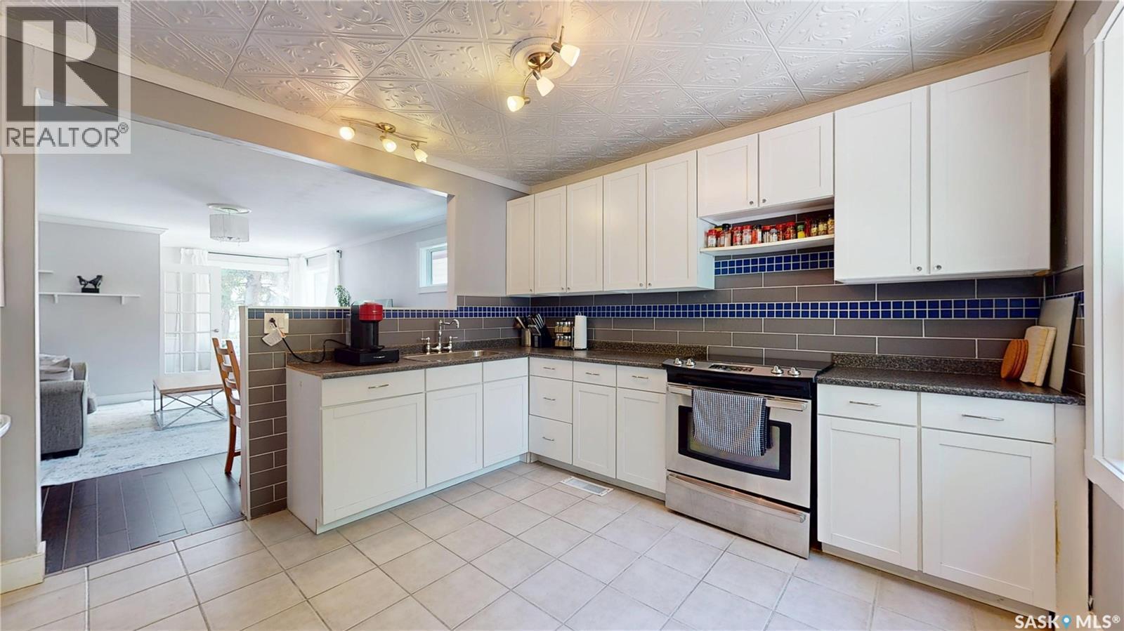 3054 Athol Street, Regina, SK - Indoor Photo Showing Kitchen